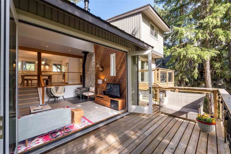 Fully renovated Gorgeous 4 bedroom Chalet in Whistler