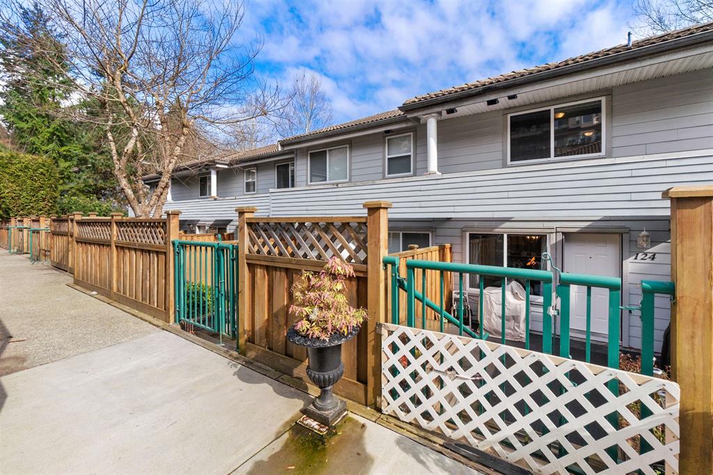 3 level, 3 bedroom townhouse in Port Moody with Garage